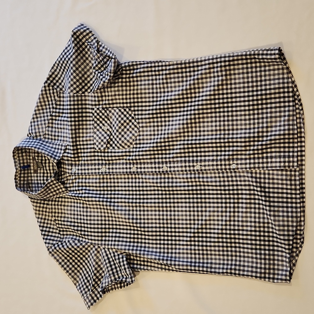 Kenneth Cole reaction large button up